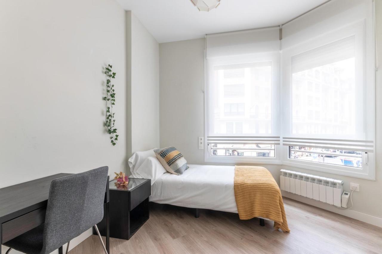 Moderno Y Amplio En El Centro Apartment Билбао Екстериор снимка