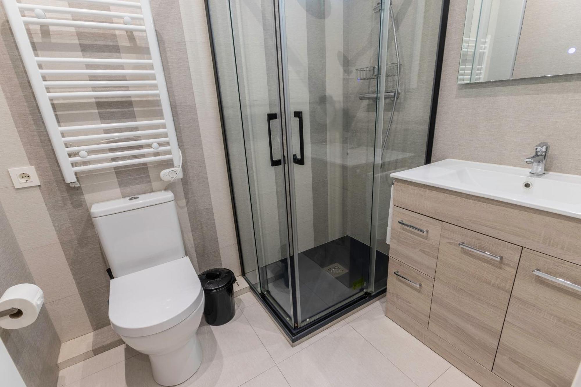 Moderno Y Amplio En El Centro Apartment Билбао Екстериор снимка