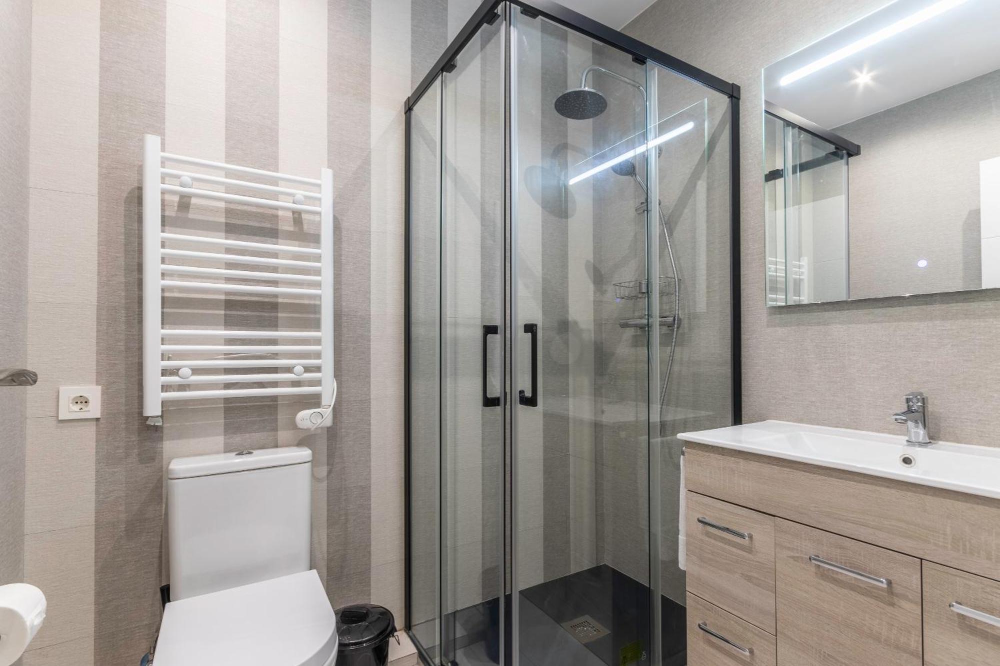 Moderno Y Amplio En El Centro Apartment Билбао Екстериор снимка